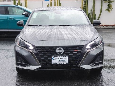 Used 2025 Nissan Altima 2.5 SR FWD image 2