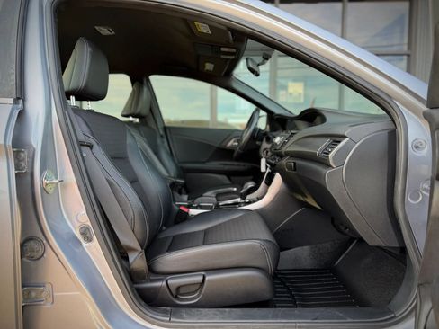 Used 2017 Honda Accord Sport image 16