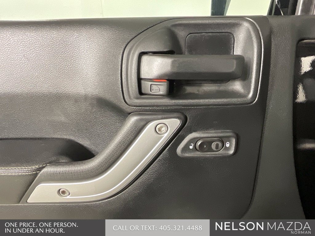 Used 2017 Jeep Wrangler Unlimited Rubicon AWD/4WD image 17