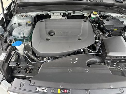 Certified 2025 Volvo XC40 B5 Core image 34
