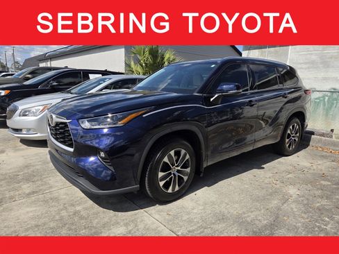 Certified 2021 Toyota Highlander XLE image 1