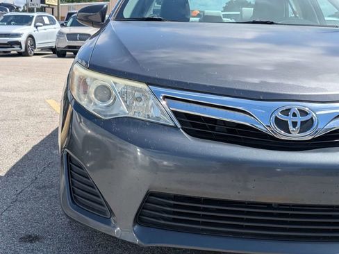 Used 2013 Toyota Camry LE FWD image 9