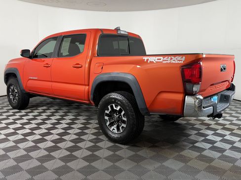 Used 2018 Toyota Tacoma TRD Off-Road AWD/4WD image 2