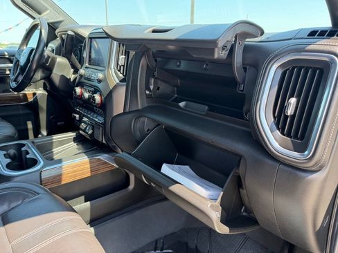 Used 2020 Chevrolet Silverado 1500 High Country w/ Technology Package AWD/4WD image 36