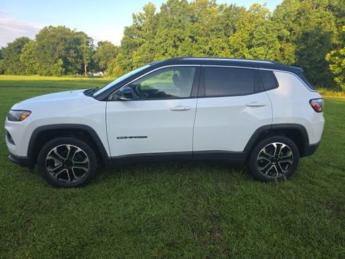Used 2022 Jeep Compass Limited AWD/4WD image 3