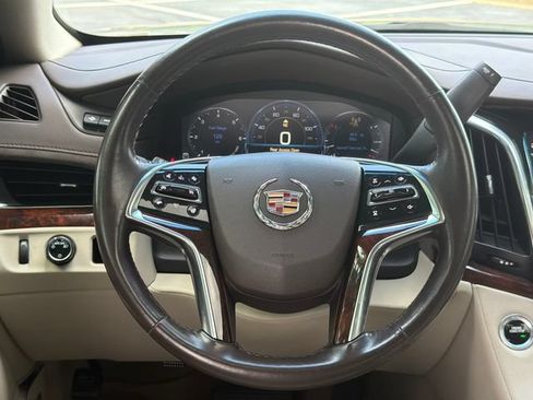Used 2015 Cadillac Escalade ESV Luxury RWD image 25