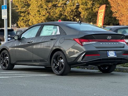 New 2026 Hyundai Elantra Sport image 6