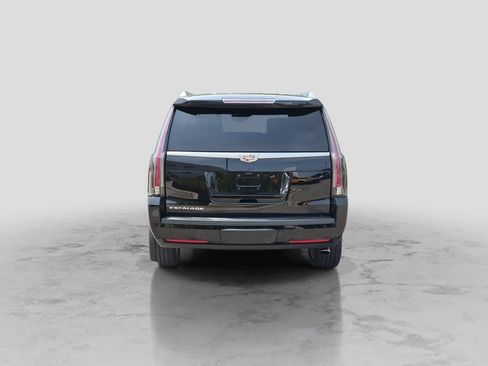 Used 2018 Cadillac Escalade Platinum AWD/4WD image 7