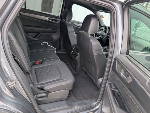 Used 2024 Volkswagen Atlas Cross Sport SE w/ Panoramic Sunroof Package image 20