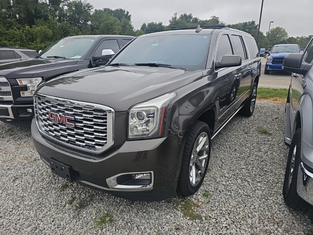 Used 2020 GMC Yukon XL Denali w/ Denali Premium Package AWD/4WD image 3
