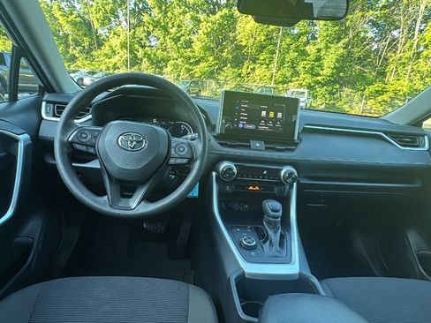 Used 2025 Toyota RAV4 LE AWD/4WD image 8