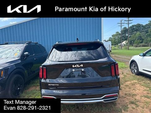 Used 2023 Kia Sorento S w/ Panoramic Sunroof Package FWD image 4
