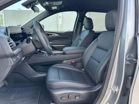 Used 2026 Chevrolet Traverse LT w/ LPO, Floor Liner Package FWD image 9