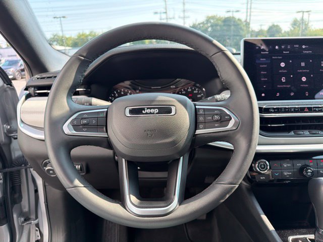 Used 2025 Jeep Compass Limited AWD/4WD image 23