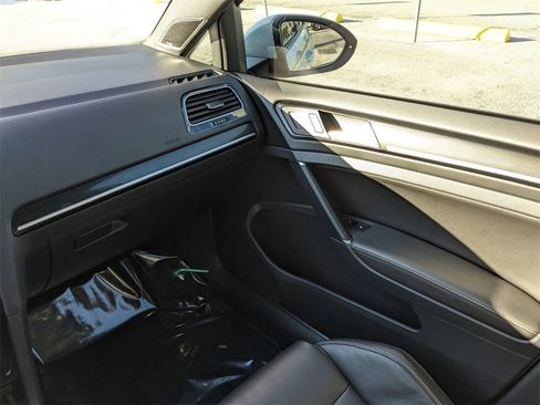 Used 2017 Volkswagen Golf R 4-Door image 17