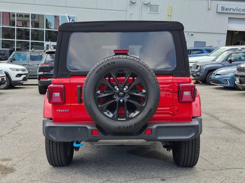 Used 2024 Jeep Wrangler Unlimited Sahara w/ Technology Group AWD/4WD image 7