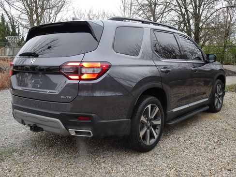 Used 2025 Honda Pilot Elite image 11