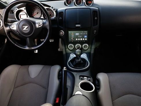 Used 2010 Nissan 370Z Touring image 19