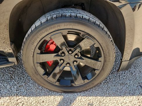 Used 2019 GMC Yukon SLT w/ Graphite Performance Edition RWD image 7
