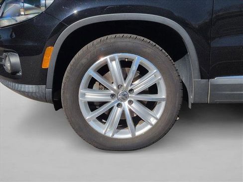 Used 2013 Volkswagen Tiguan SE image 24