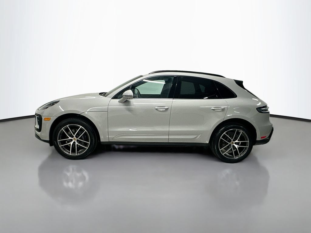 Used 2026 Porsche Macan AWD/4WD image 2