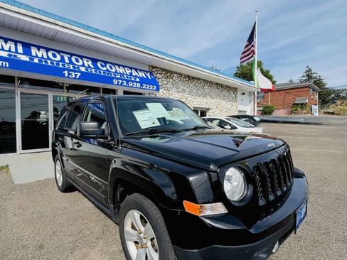 Used 2016 Jeep Patriot Sport w/ Power Value Group AWD/4WD image 2