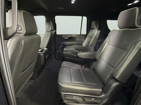 Used 2025 Chevrolet Suburban Premier image 26