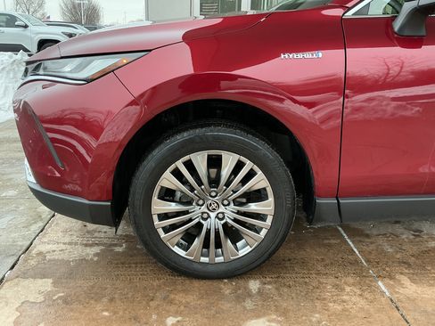 Certified 2021 Toyota Venza XLE image 25