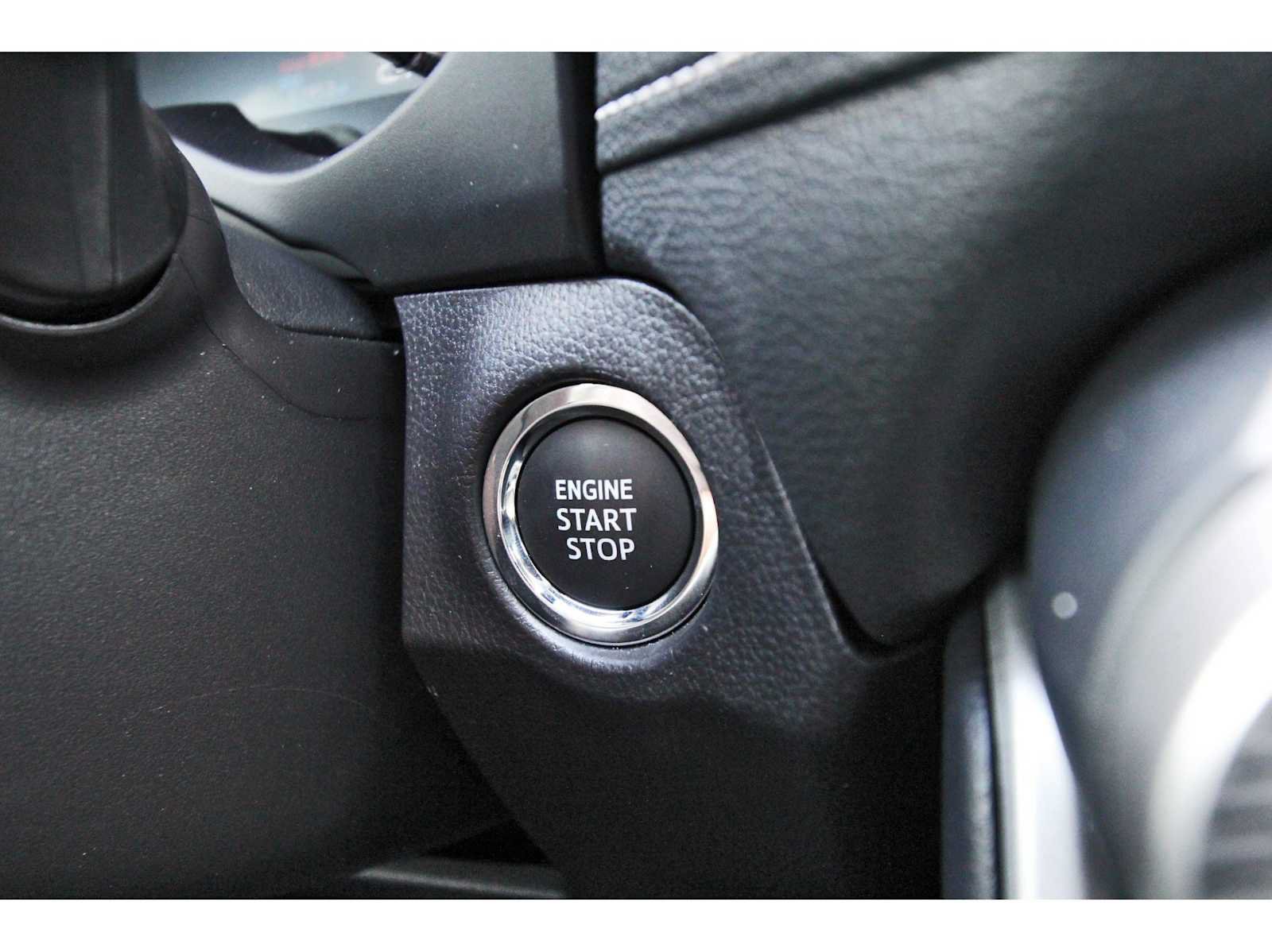 Used 2025 Toyota RAV4 XLE w/ Convenience Package FWD image 25