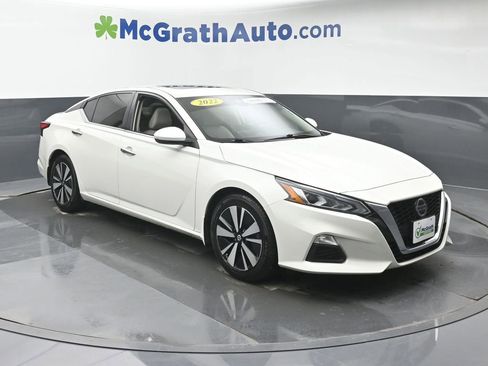 Used 2022 Nissan Altima 2.5 SV w/ SV Premium Package image 2
