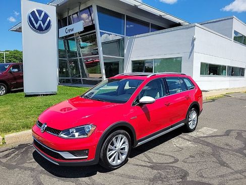 Used 2017 Volkswagen Golf Alltrack SE AWD/4WD image 1