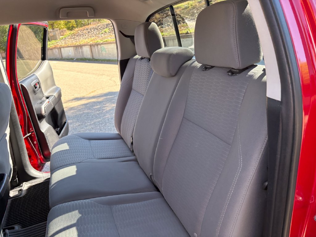Used 2019 Toyota Tacoma SR5 AWD/4WD image 10