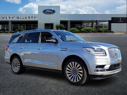 Used 2020 Lincoln Navigator Reserve w/ Luxury Package image 2