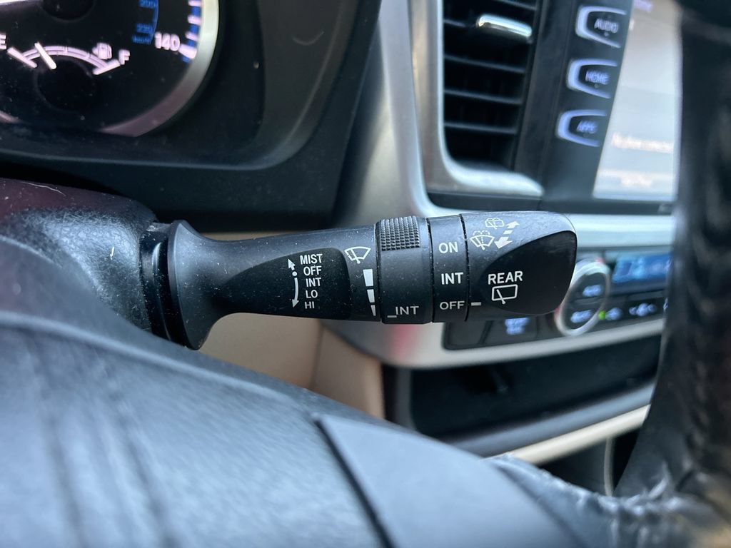 Used 2017 Toyota Highlander Plus FWD image 19