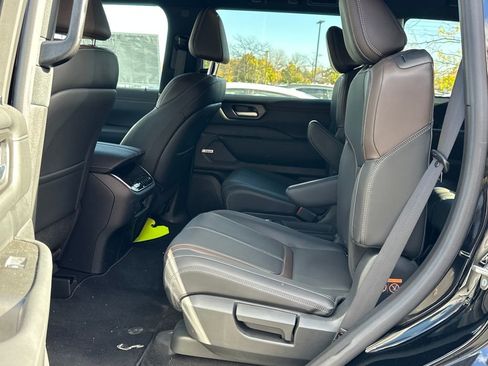 New 2025 Nissan Armada SL w/ Captain's Chari Seat Package image 15