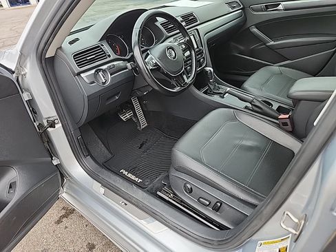Used 2018 Volkswagen Passat 2.0T R-Line FWD image 24