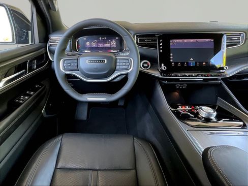 Used 2023 Jeep Wagoneer Series II AWD/4WD image 8