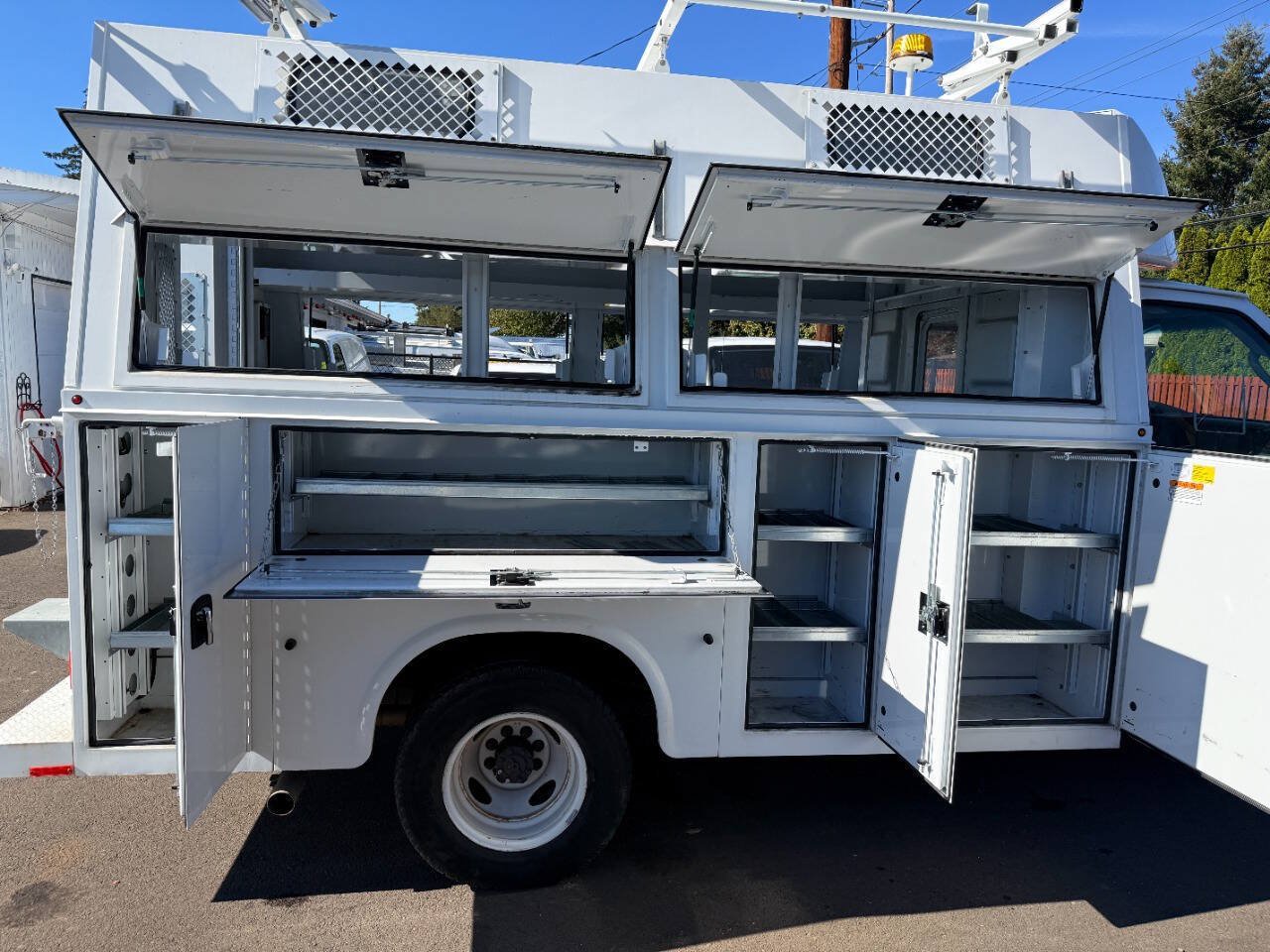 Used 2017 Ford E-350 and Econoline 350 Super Duty RWD image 21