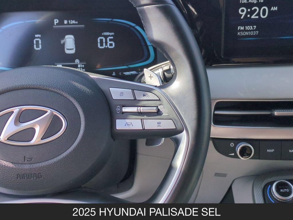 Used 2025 Hyundai Palisade SEL FWD image 18