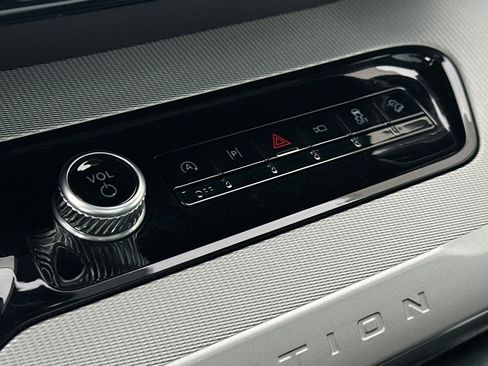 Used 2025 Ford Expedition Active AWD/4WD image 25