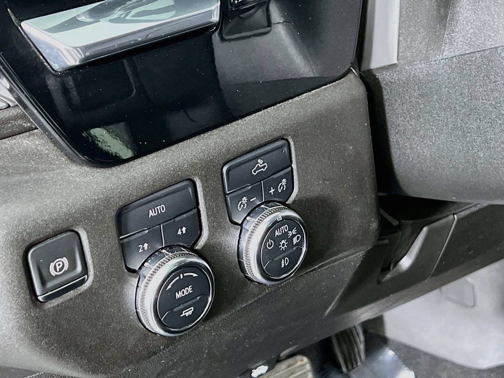 Certified 2025 GMC Sierra 1500 Elevation AWD/4WD image 8