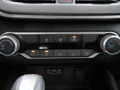 Used 2025 Nissan Altima 2.5 SR FWD image 18