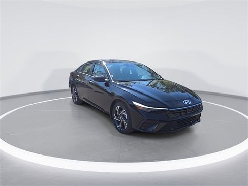 New 2025 Hyundai Elantra Sport image 2