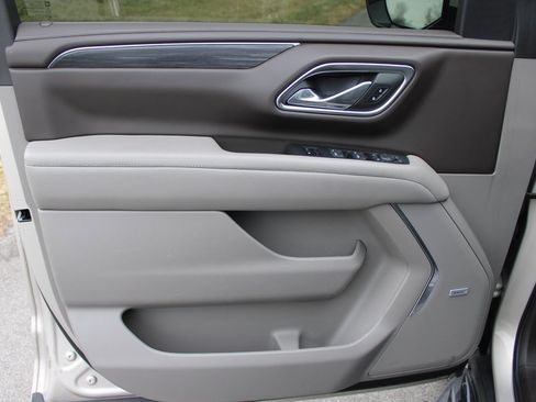 Used 2023 GMC Yukon SLT w/ SLT Luxury Package image 11