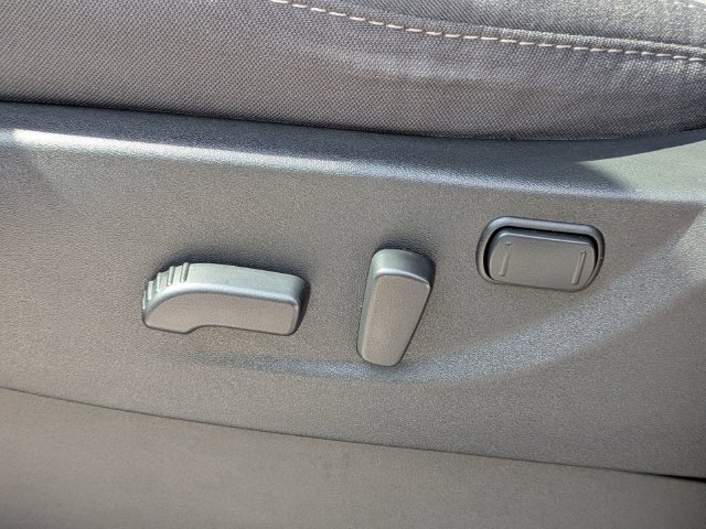 Used 2025 Nissan Frontier SV RWD image 19