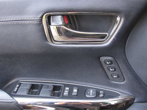 Used 2014 Toyota Avalon Limited FWD image 33