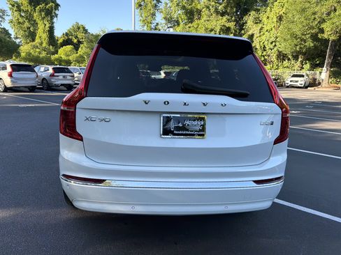 Used 2025 Volvo XC90 B5 Core AWD/4WD image 9