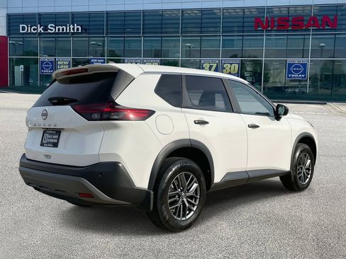 Used 2023 Nissan Rogue S image 6