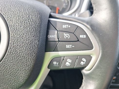 Used 2017 Jeep Cherokee Trailhawk AWD/4WD image 22
