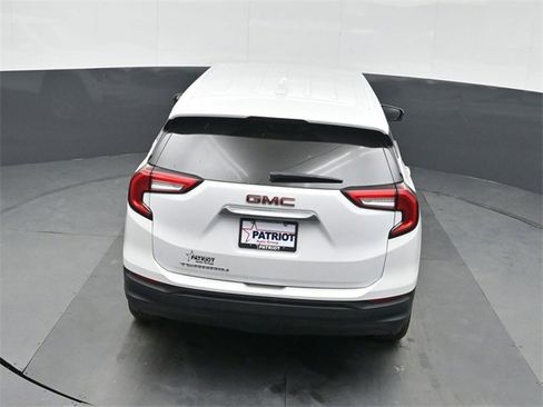 Used 2024 GMC Terrain SLE image 32